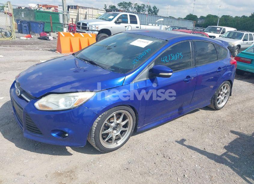 Photo 2 of 2013 Ford Focus ST (VIN 1FADP3L92DL167821)