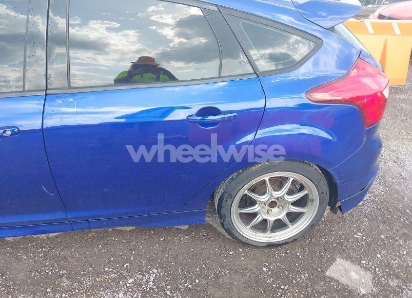 Photo 6 of 2013 Ford Focus ST (VIN 1FADP3L92DL167821)