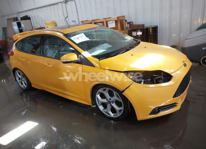2013 Ford Focus ST (VIN 1FADP3L92DL191777) main photo