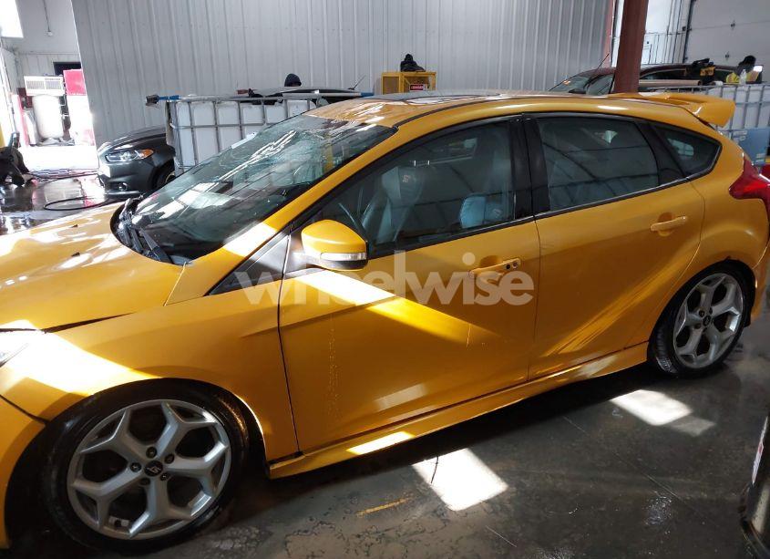 Photo 15 of 2013 Ford Focus ST (VIN 1FADP3L92DL191777)