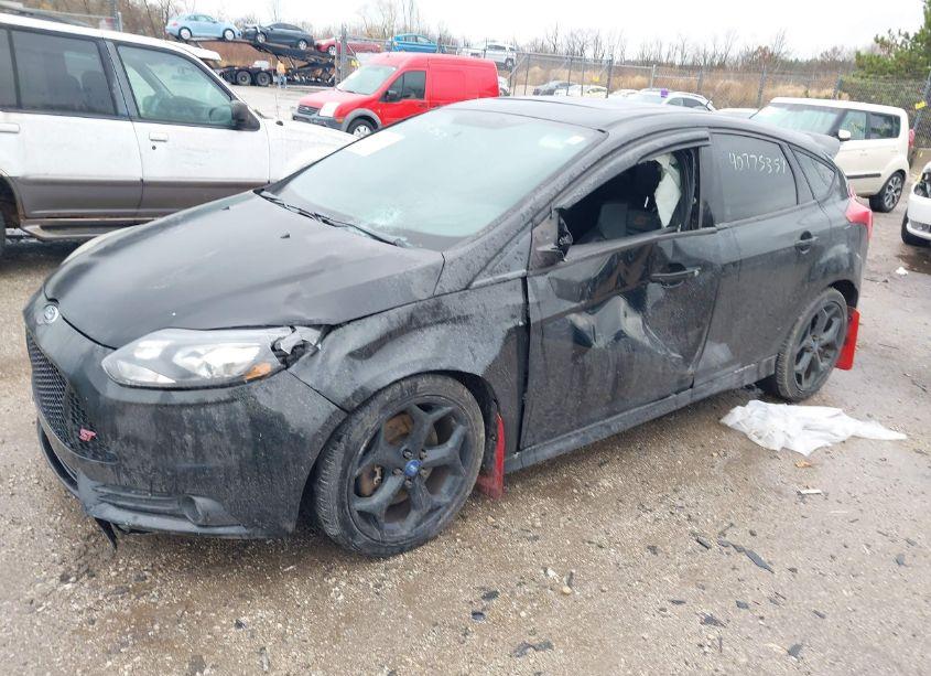 Photo 2 of 2013 Ford Focus ST (VIN 1FADP3L92DL324358)