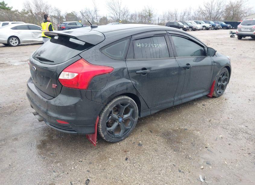 Photo 4 of 2013 Ford Focus ST (VIN 1FADP3L92DL324358)