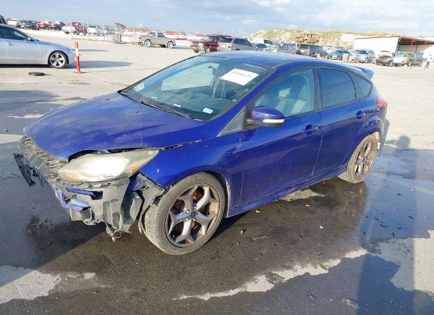 Photo 2 of 2014 Ford Focus ST (VIN 1FADP3L92EL310994)