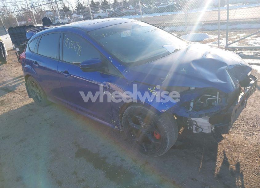 2014 Ford Focus ST (VIN 1FADP3L92EL388031) main photo