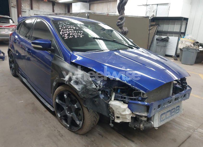 2015 Ford Focus ST (VIN 1FADP3L92FL293888) main photo