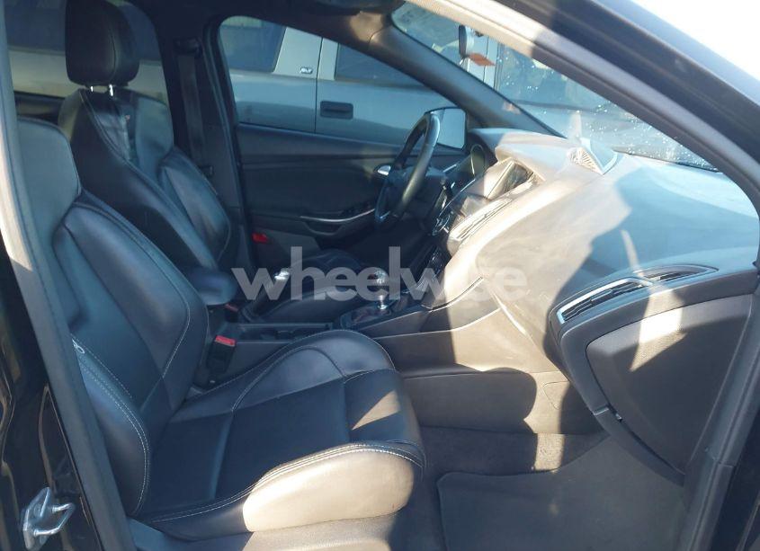 Photo 5 of 2016 Ford Focus ST (VIN 1FADP3L92GL360801)