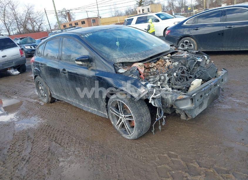 2017 Ford Focus ST (VIN 1FADP3L92HL244094) main photo