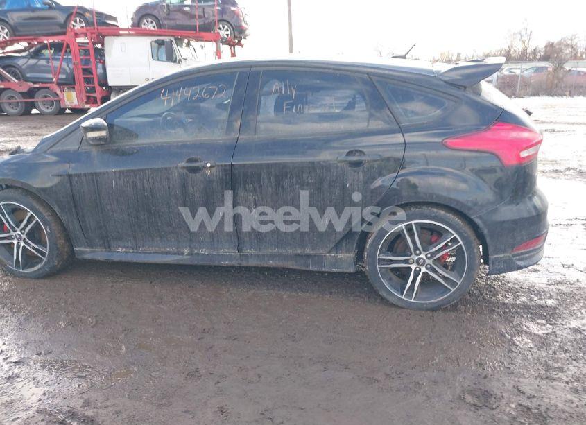 Photo 15 of 2017 Ford Focus ST (VIN 1FADP3L92HL244094)