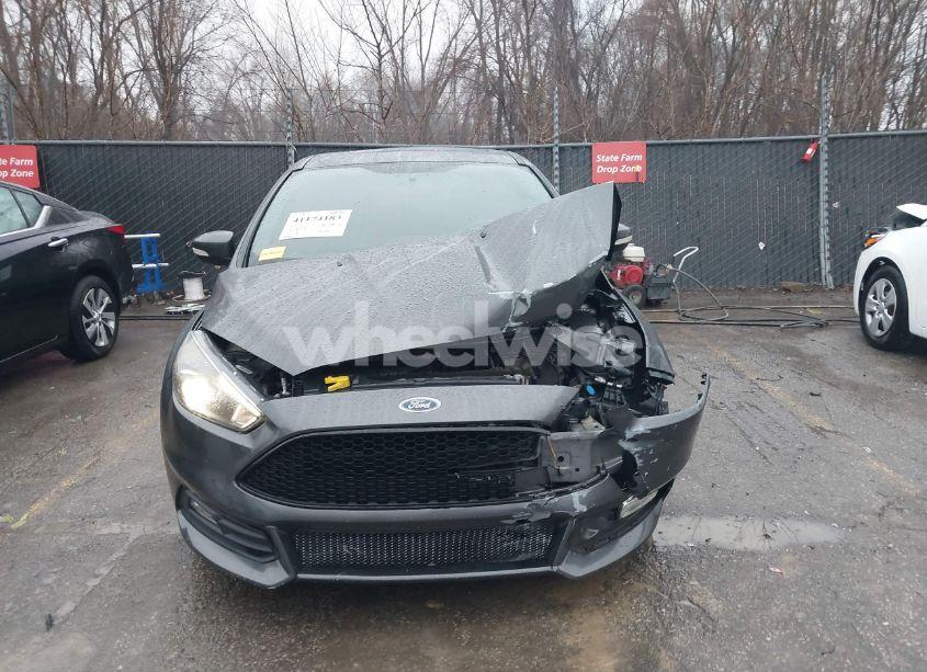 Photo 12 of 2017 Ford Focus ST (VIN 1FADP3L92HL257573)