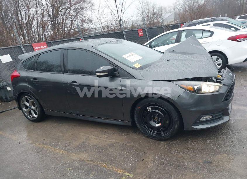 Photo 13 of 2017 Ford Focus ST (VIN 1FADP3L92HL257573)