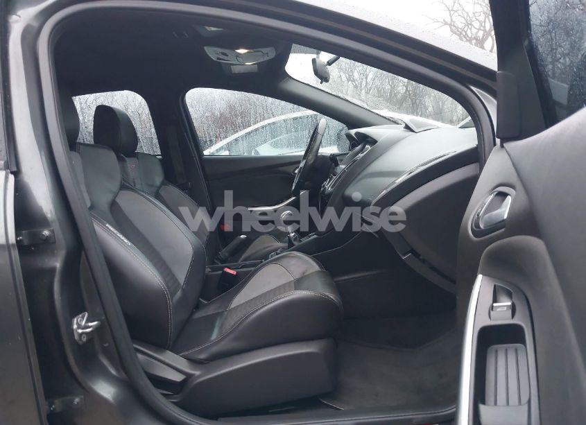 Photo 5 of 2017 Ford Focus ST (VIN 1FADP3L92HL257573)