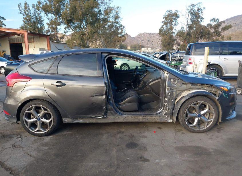 Photo 14 of 2018 Ford Focus ST (VIN 1FADP3L92JL230685)