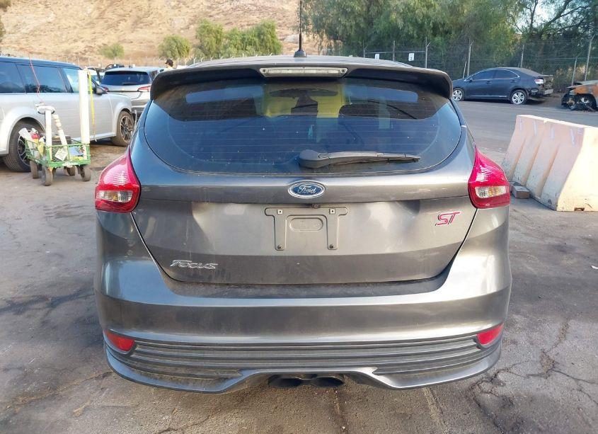 Photo 17 of 2018 Ford Focus ST (VIN 1FADP3L92JL230685)