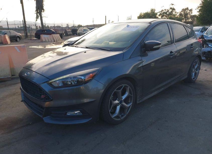 Photo 2 of 2018 Ford Focus ST (VIN 1FADP3L92JL230685)
