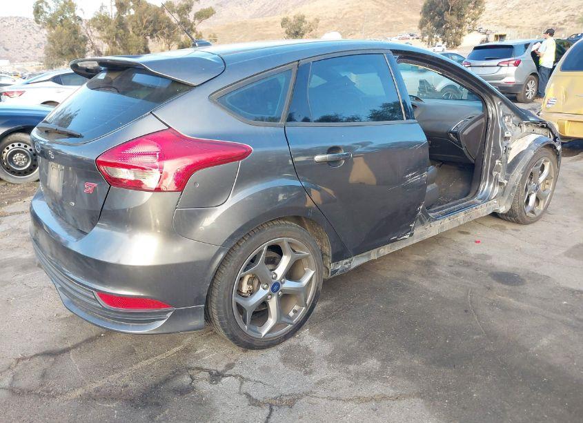 Photo 4 of 2018 Ford Focus ST (VIN 1FADP3L92JL230685)