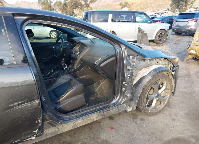 Photo 6 of 2018 Ford Focus ST (VIN 1FADP3L92JL230685)