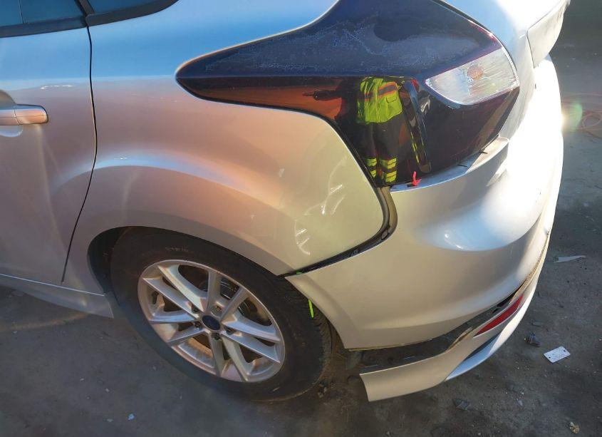 Photo 18 of 2013 Ford Focus ST (VIN 1FADP3L93DL306788)