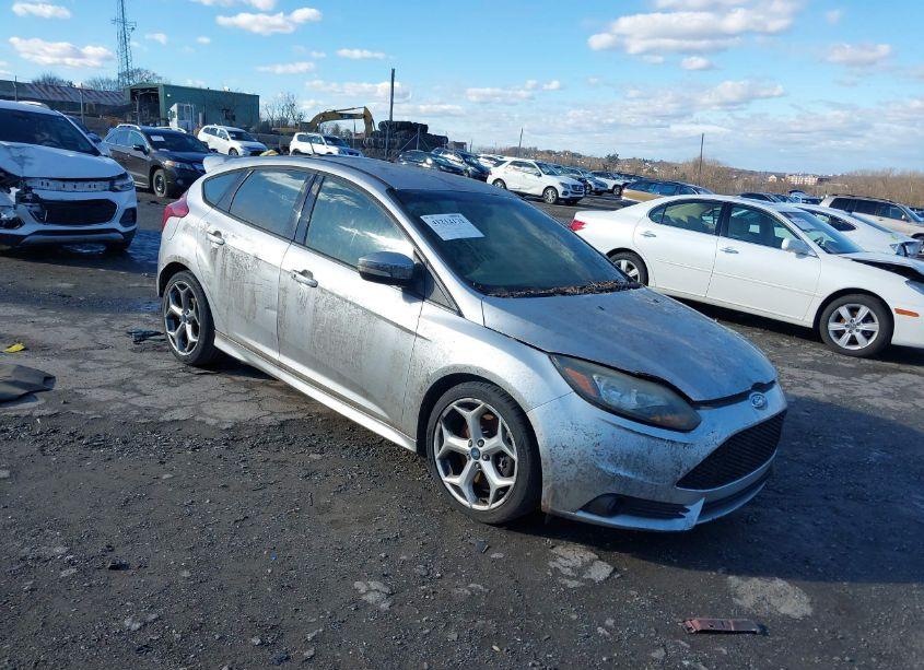 2014 Ford Focus ST (VIN 1FADP3L93EL388068) main photo