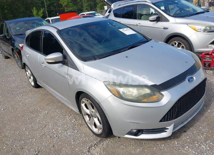 2014 Ford Focus ST (VIN 1FADP3L93EL446910) main photo