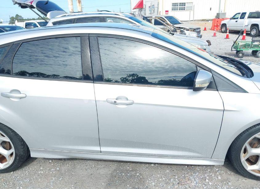 Photo 13 of 2014 Ford Focus ST (VIN 1FADP3L93EL446910)