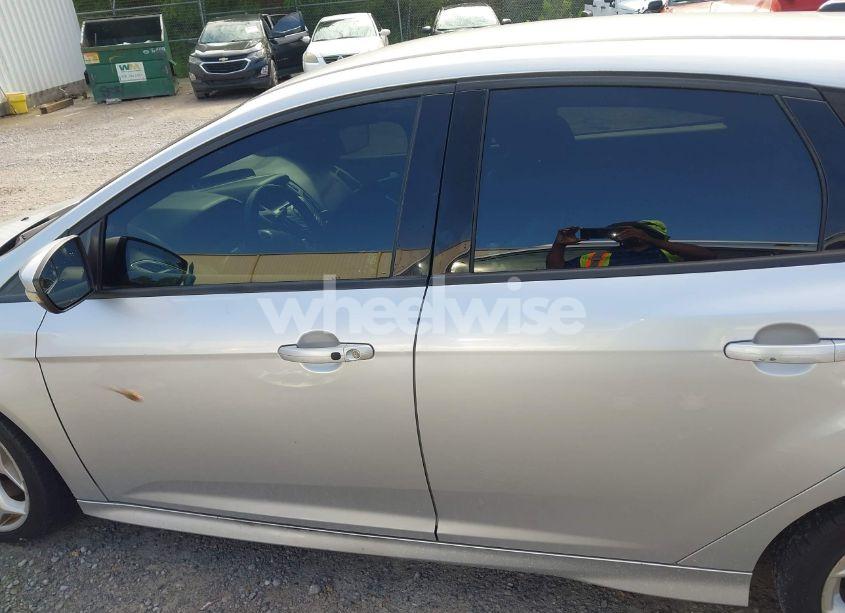 Photo 14 of 2014 Ford Focus ST (VIN 1FADP3L93EL446910)