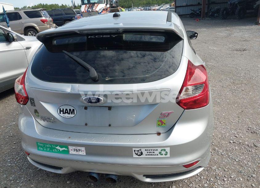 Photo 16 of 2014 Ford Focus ST (VIN 1FADP3L93EL446910)