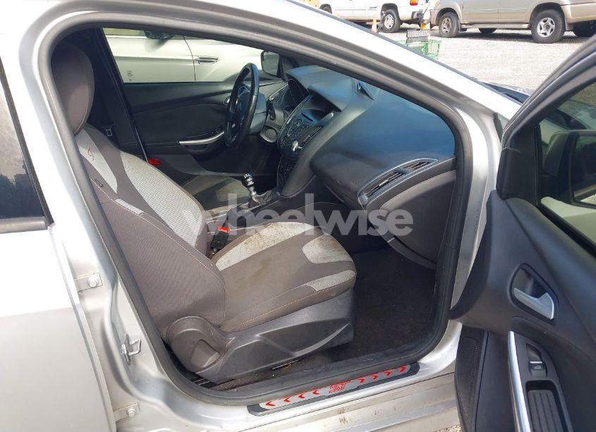 Photo 5 of 2014 Ford Focus ST (VIN 1FADP3L93EL446910)