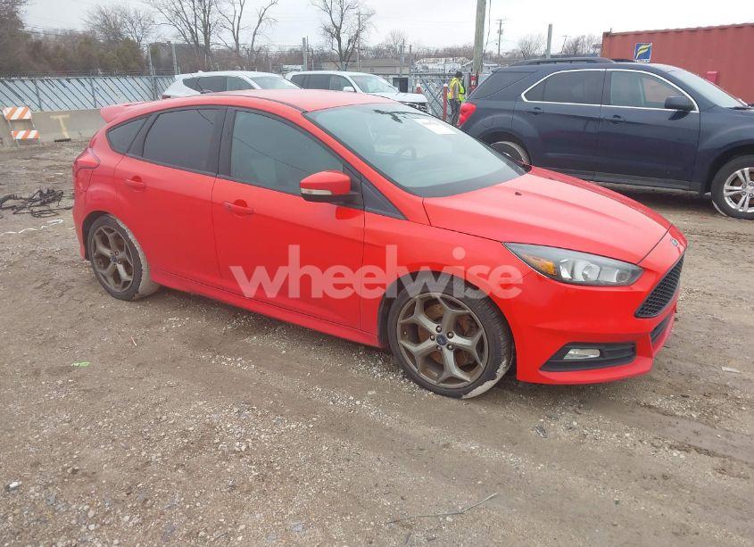 2016 Ford Focus ST (VIN 1FADP3L93GL357857) main photo