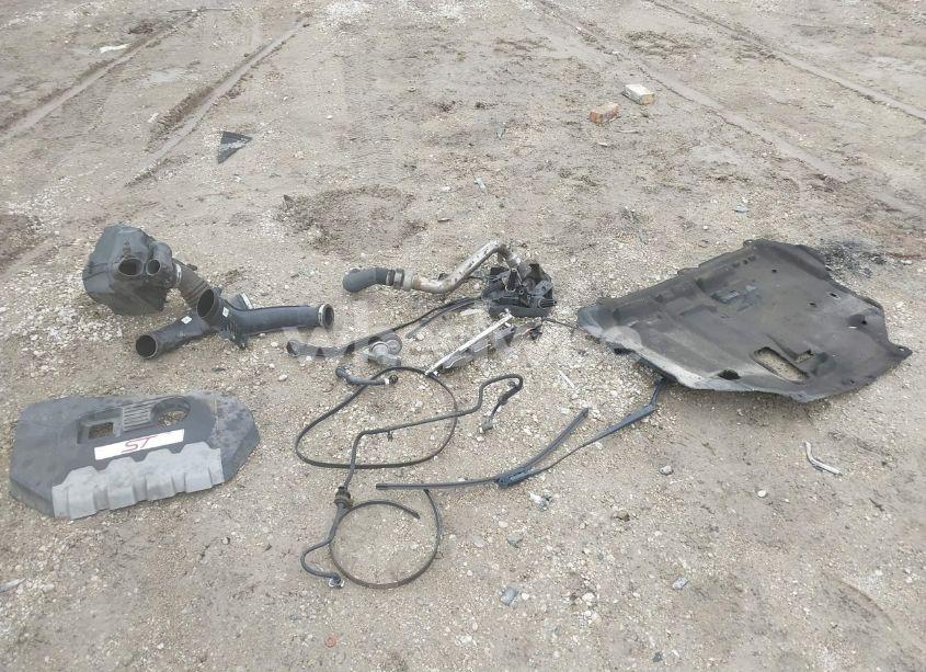 Photo 12 of 2016 Ford Focus ST (VIN 1FADP3L93GL357857)