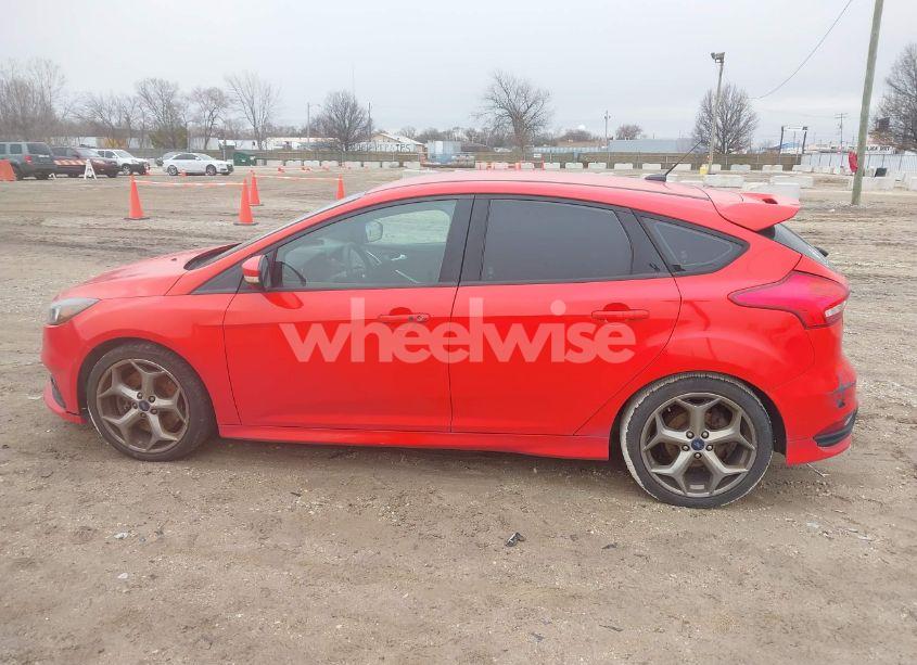 Photo 15 of 2016 Ford Focus ST (VIN 1FADP3L93GL357857)