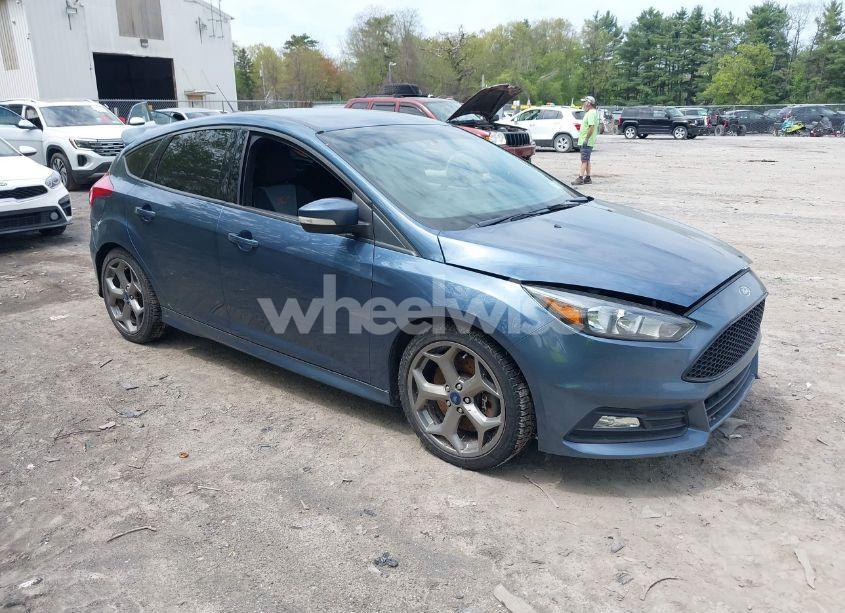 2018 Ford Focus ST (VIN 1FADP3L93JL306883) main photo