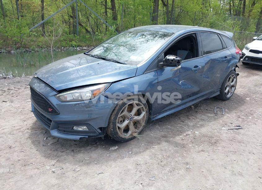 Photo 2 of 2018 Ford Focus ST (VIN 1FADP3L93JL306883)