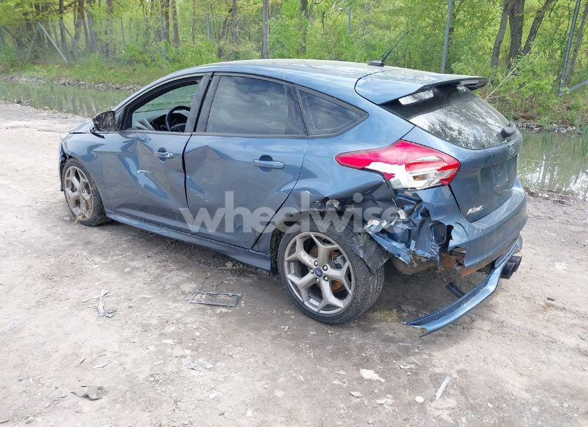 Photo 3 of 2018 Ford Focus ST (VIN 1FADP3L93JL306883)