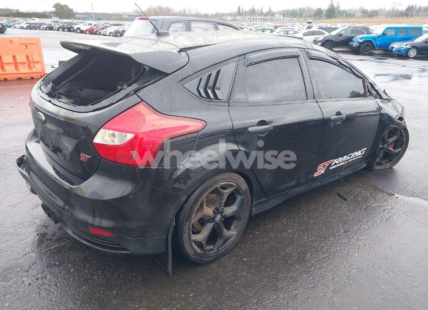 Photo 4 of 2013 Ford Focus ST (VIN 1FADP3L94DL126638)