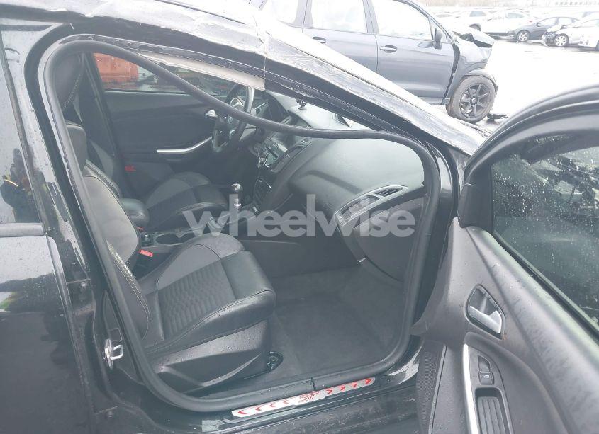 Photo 5 of 2013 Ford Focus ST (VIN 1FADP3L94DL126638)