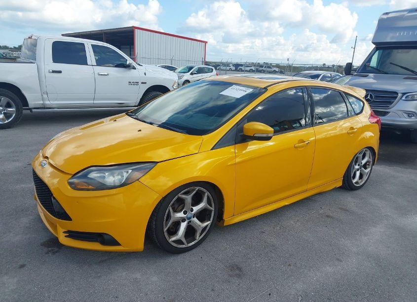 Photo 2 of 2013 Ford Focus ST (VIN 1FADP3L94DL127028)