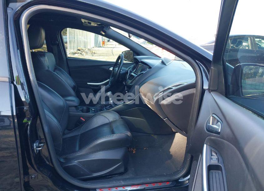 Photo 5 of 2013 Ford Focus ST (VIN 1FADP3L94DL294294)