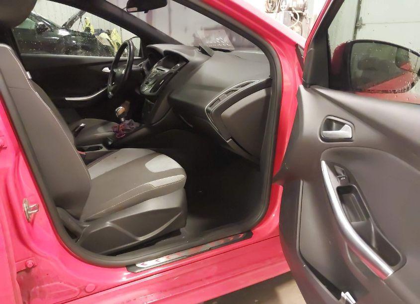 Photo 5 of 2014 Ford Focus ST (VIN 1FADP3L94EL212243)