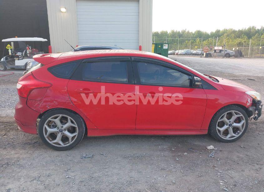 Photo 13 of 2014 Ford Focus ST (VIN 1FADP3L94EL268568)