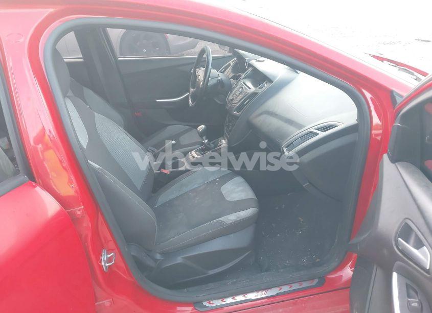 Photo 5 of 2014 Ford Focus ST (VIN 1FADP3L94EL268568)