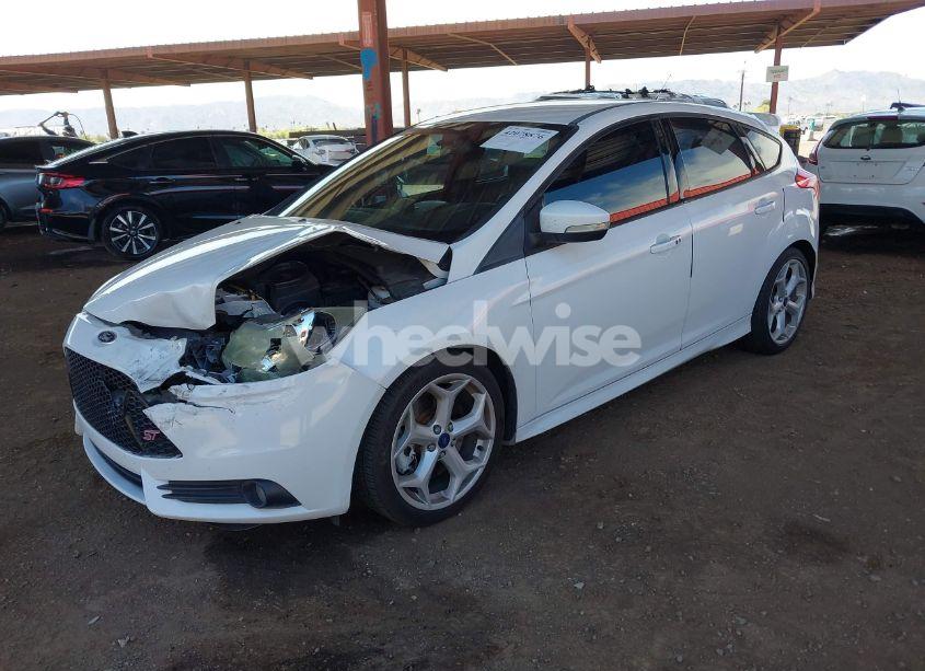 Photo 2 of 2014 Ford Focus ST (VIN 1FADP3L94EL432479)