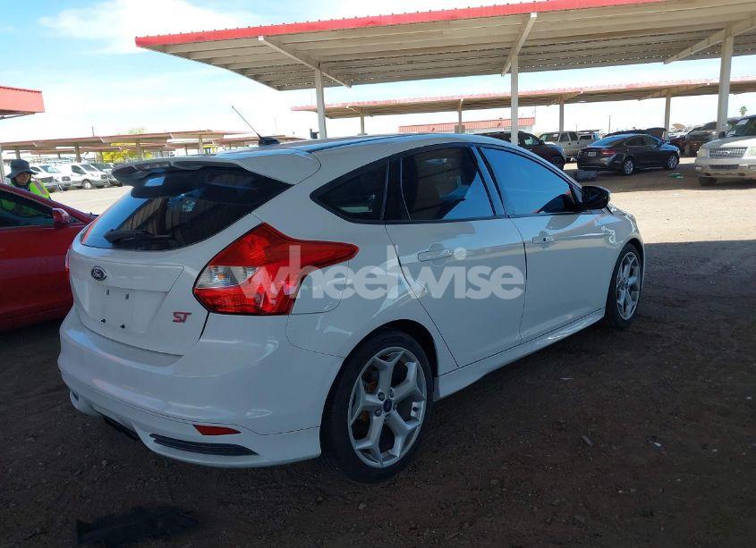 Photo 4 of 2014 Ford Focus ST (VIN 1FADP3L94EL432479)