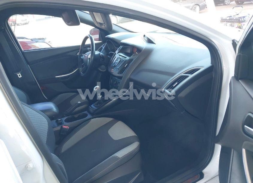 Photo 5 of 2014 Ford Focus ST (VIN 1FADP3L94EL432479)