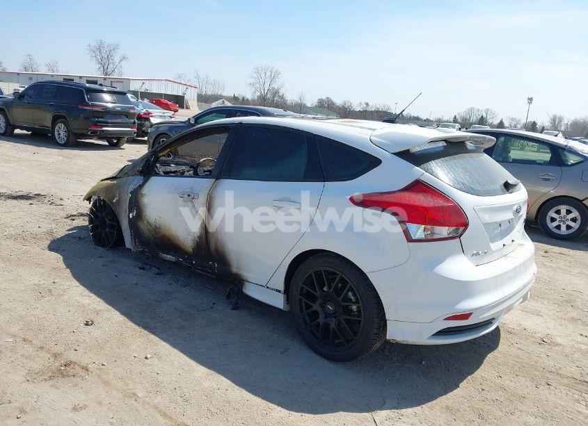 Photo 3 of 2014 Ford Focus ST (VIN 1FADP3L94EL447337)