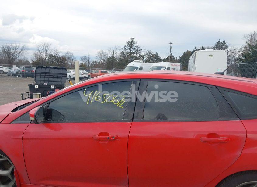 Photo 14 of 2015 Ford Focus ST (VIN 1FADP3L94FL323828)