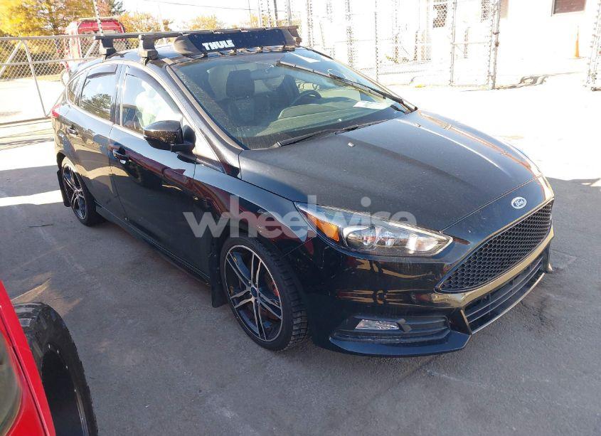 2016 Ford Focus ST (VIN 1FADP3L94GL296938) main photo