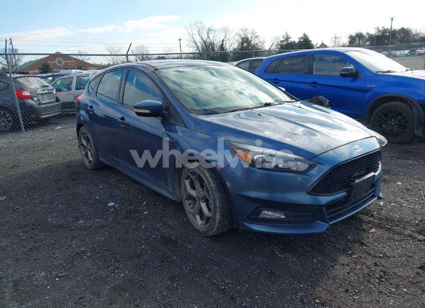 2018 Ford Focus ST (VIN 1FADP3L94JL205495) main photo