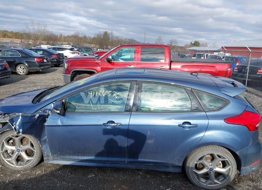 Photo 13 of 2018 Ford Focus ST (VIN 1FADP3L94JL205495)