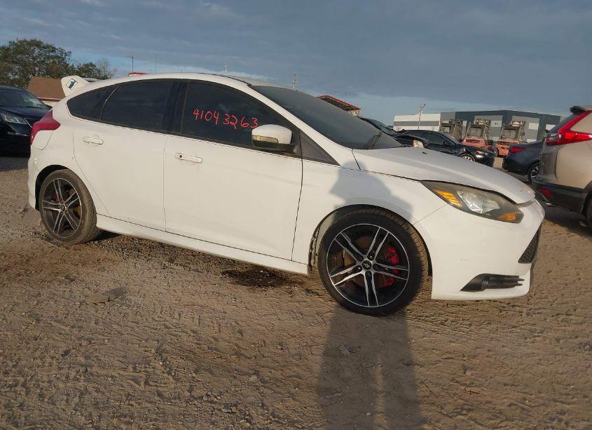 2014 Ford Focus ST (VIN 1FADP3L95EL291924) main photo
