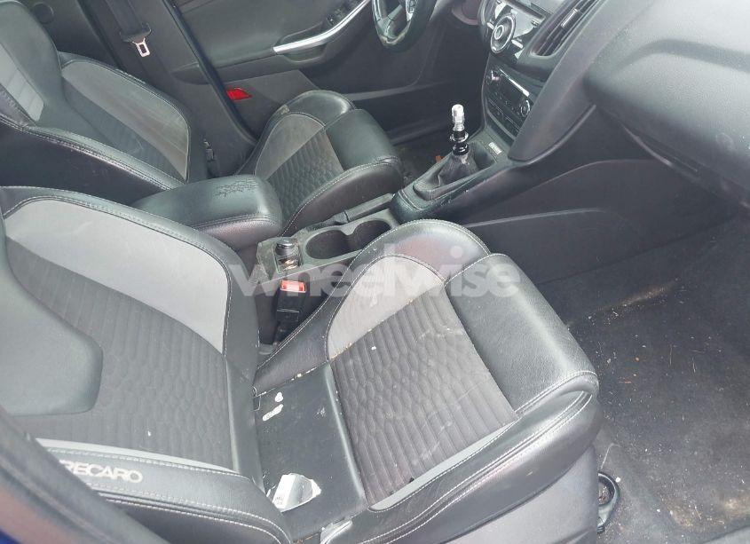 Photo 5 of 2014 Ford Focus ST (VIN 1FADP3L95EL448299)